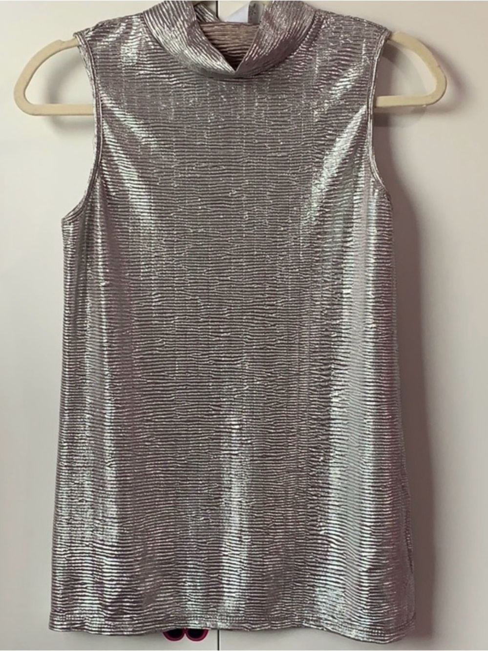 Sleeveless silver blouse by espresso